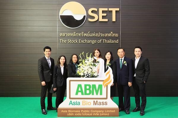 ภาพข่าว: KGI แสดงความยินดีกับ ABM ในโอกาสเข้าซื้อขายหลักทรัพย์ในวันแรก