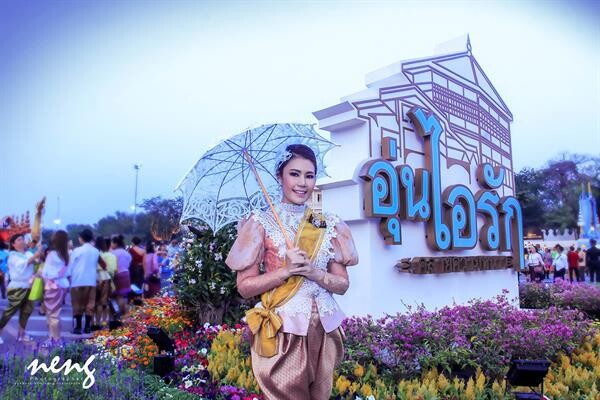 “น้ำฝน ทวีพร” ร่วมสืบสานตำนานไทยในงาน “อุ่นไอรัก คลายความหนาว”