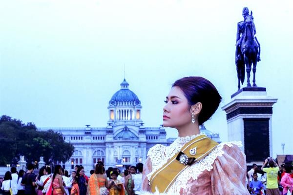 “น้ำฝน ทวีพร” ร่วมสืบสานตำนานไทยในงาน “อุ่นไอรัก คลายความหนาว”