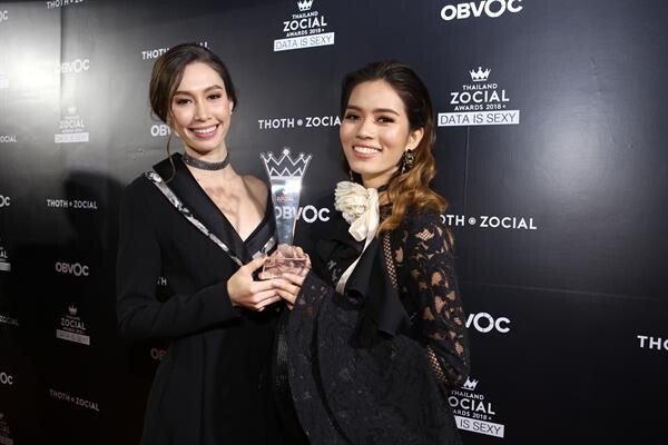 ซาบีน่า – ติซ่า ควงแขนรับรางวัล Best Social Entertainment หลัง THE FACE THAILANDคว้ารางวัลหนึ่งในสามรายการโทรทัศน์ที่ทำผลงานบนโซเชียลมีเดียยอดเยี่ยมแห่งปีจากเวที Thailand Zocial Awards 2018