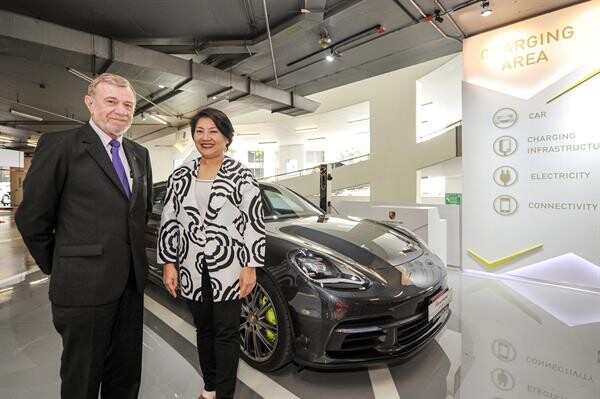 ภาพข่าว: สยามพารากอน พร้อมเผยโฉมสถานีบริการ AAS Porsche E-Hybrid Charging Station