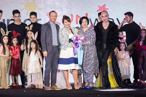 พี่อุ๊บ-นิวส์ อังกอร์ช่อง 3 นำทีมนายแบบ-นางแบบจิ๋ว LaLune เฉิดฉายใน "Junior Runway Thailand 2018"