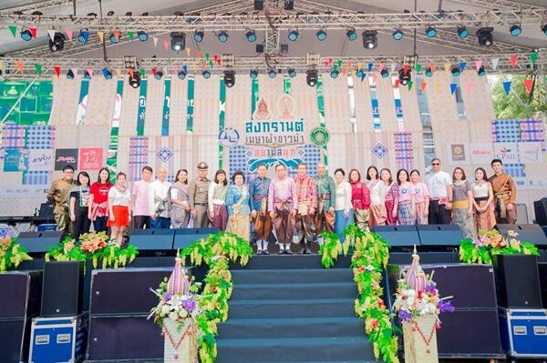 พรูเด็นเชียล สร้างสีสันในงาน “สงกรานต์เมษา ผ้าขาวม้า สยามสนุก” ยกสไลเดอร์ยักษ์มาไว้ กลางสยามสแควร์