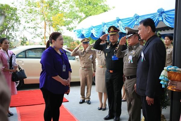 พระเจ้าหลานเธอ พระองค์เจ้าสิริภาจุฑาภรณ์ เสด็จตรวจงานขี้ผึ้งต้นแบบ  “พระพุทธปฏิมาสิริภานิรมิต” และตรวจงานขี้ผึ้งต้นแบบพระบูชา ในโครงการจัดสร้างวัตถุมงคลพระพุทธปฏิมาสิริภานิรมิต ณ โรงหล่อเอเชีย ไฟน์ อาร์ท อำเภอบางปะหัน จังหวัดพระนครศรีอยุธยา