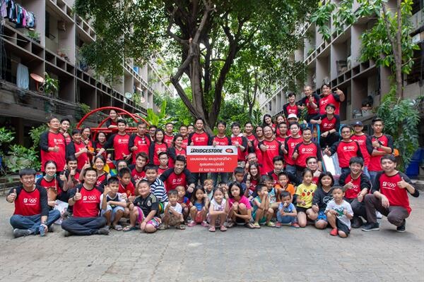 ภาพข่าว: บริดจสโตน สานพลังเครือข่ายศูนย์บริการยางรถบรรทุกและรถโดยสาร บีทีซี พัฒนาคุณภาพชีวิตชุมชนบ่อนไก่