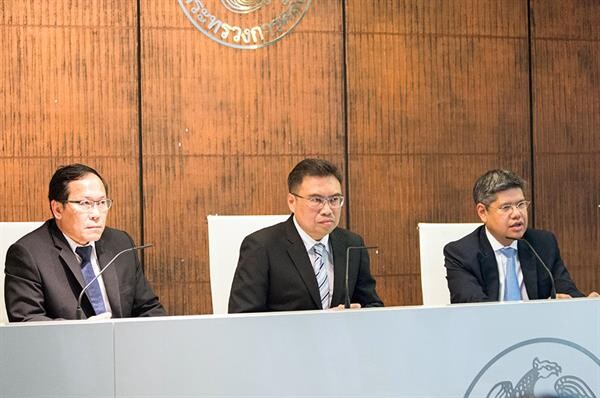 ภาพข่าว: แถลงข่าวผลการประชุม ครม.เมื่อวันที่ 24 เม.ย.2561 ในส่วนที่เกี่ยวข้องกับกระทรวงการคลัง