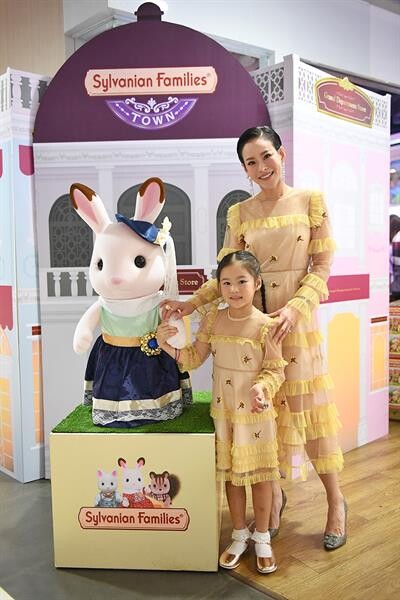 “หนิง-ปณิตา” เผย!!เคล็ดลับปราบความซน “ณิริน” ต้องเด็ดขาดในงาน “Grand Opening Sylvanian Town 2018”