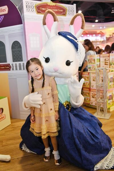 “หนิง-ปณิตา” เผย!!เคล็ดลับปราบความซน “ณิริน” ต้องเด็ดขาดในงาน “Grand Opening Sylvanian Town 2018”