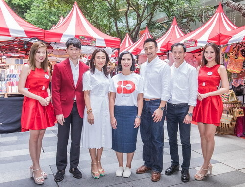 กลุ่มทรู ร่วมกับ อานันท์ทวีป อินเตอร์เนชั่นแนล จัดงาน Ab Fab Market สานต่อแคมเปญ True Point & Pay