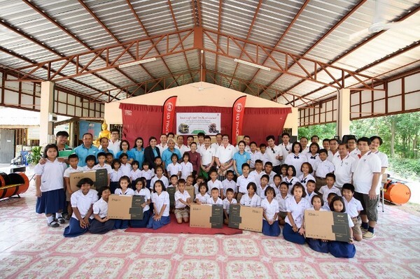 ภาพข่าว: ยูดี ทรัคส์ ซับน้ำตาเด็กๆ โรงเรียนบ้านดงแคน จังหวัดมหาสารคาม