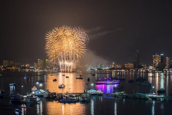 LEO presents Pattaya International Fireworks Festival 2018 เทศกาลพลุนานาชาติเมืองพัทยา