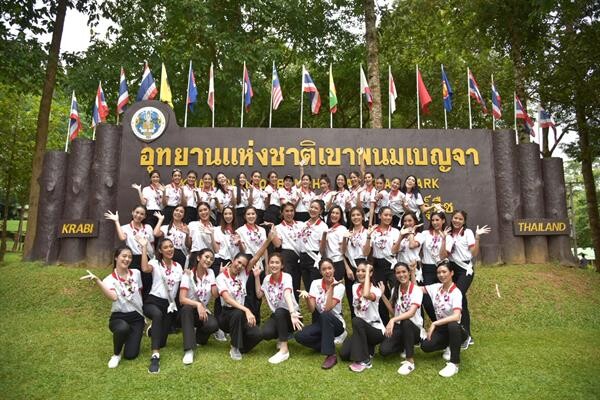 เก็บตัววันที่ 5 มิสยูนิเวิร์สไทยแลนด์ 2018 ที่กระบี่ 40 สาวงามร่วมทำกิจกรรมเชิงอนุรักษ์ปลูกป่าที่น้ำตกห้วยโต้อุทยานแห่งชาติเขาพนมเบญจา