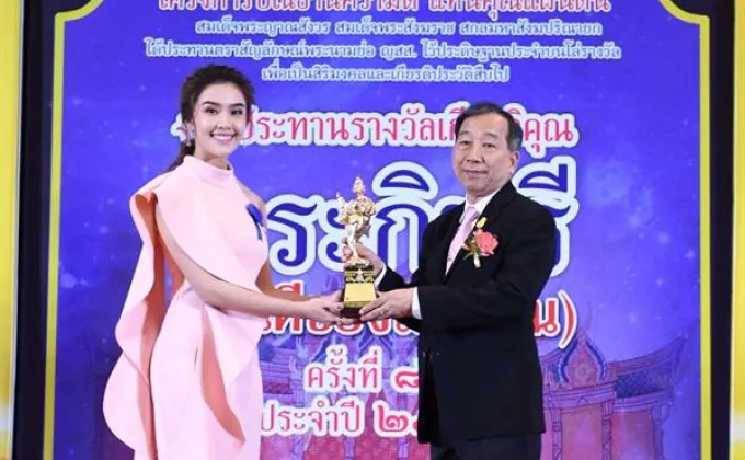 “กิ๊ก-กรกมล” เข้ารับรางวัล “พระกินรี”