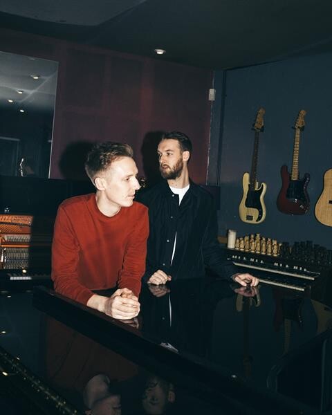 “Apple Music” นำเสนอคอนเทนท์สุดเอ็กคลูซีฟ จาก “ฮอนน์” Honne และ “เทเล็กซ์ เทเล็กซ์” TELEx TELEXs