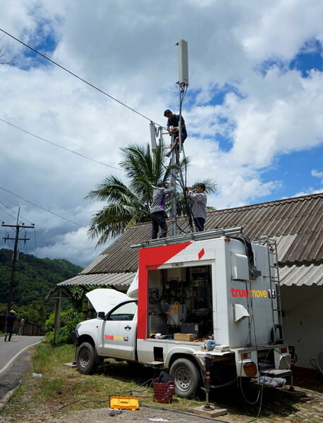 ทรูมูฟ เอช ส่งรถโมบายล์ขยายสัญญาณขึ้นดอยผาหมีเพื่อสนับสนุนการปฏิบัติภารกิจของเจ้าหน้าที่