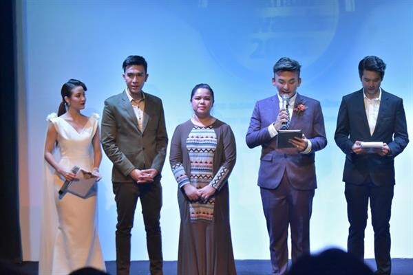 คนบันเทิงตบเท้าเข้ารับรางวัล 'Super Best Thailand Awards2018'