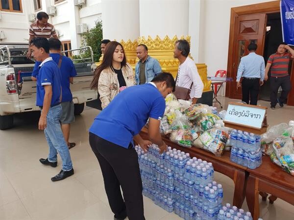 ตัวแทนศิลปิน ธัญญ่า อาร์สยาม ตะลุยพื้นที่ ซับน้ำตาชาวลาว