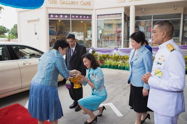 ภาพข่าว: พระเจ้าวรวงศ์เธอ พระองค์เจ้าโสมสวลี พระวรราชาทินัดดามาตุ เสด็จไปทรงเปิดนิทรรศการแสดงภาพ 'จิตรกรรมบัวหลวง’ ครั้งที่ 40