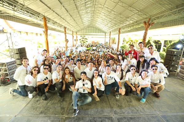 ดร.ทวีศักดิ์ นำทีมศิลปินดาราสายบุญ ร่วมกิจกรรม “ข้าวหนึ่งถุงหุงเพื่อพ่อแม่”