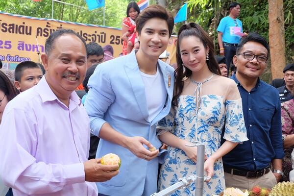 “ไมค์-ฐิสา” แท็กทีมตะลุยเบตง ชิมผลไม้เลื่องชื่อ