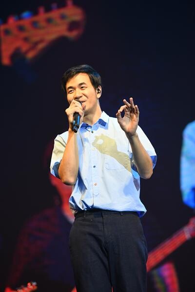 “โต๋-แสตมป์” ร้องเพลงร่วมกันในรอบ 10 ปี บนเวที “จีเอสบี ว๊าว คอนเสิร์ต” ตอนทูโทน