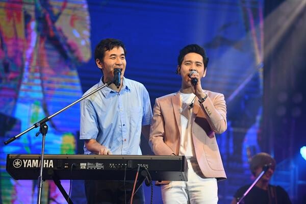 “โต๋-แสตมป์” ร้องเพลงร่วมกันในรอบ 10 ปี บนเวที “จีเอสบี ว๊าว คอนเสิร์ต” ตอนทูโทน