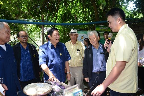 รมช.เกษตรฯ ตรวจเยี่ยมการดำเนินงาน ศพก. อ.ชะอำ เน้นการทำการเกษตรแบบผสมผสาน ปลูกพืชหลายหลาย ลดการใช้สารเคมี พร้อมศึกษาดูงานสวนเพชรริเวอร์วิว รีสอร์ท แหล่งท่องเที่ยวเชิงเกษตร ภายใต้โครงการ “เกาะเกษตรอินทรีย์ Organic Island by Suanphet"