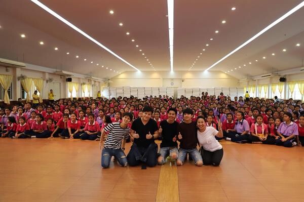 “กล้วย อาร์สยาม” ฉลองวันเกิดเลี้ยงอาหารเด็ก โรงเรียนธรรมจาริณี ชวน “ลาล่า หญิง-ธิติกานต์” ร่วมมอบความสุขให้เด็กด้อยโอกาส