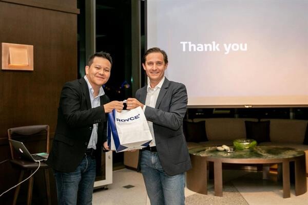 ภาพข่าว: นิโคลัส ซีอีโอ Roojai.com ได้รับเชิญขึ้นบรรยายในงาน “Omise InsureTech Connected”