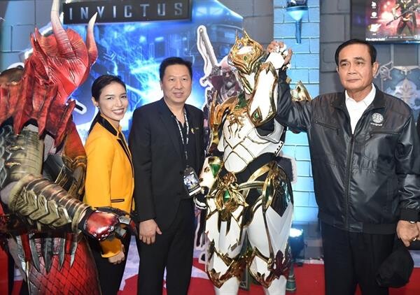 นายกรัฐมนตรี เยี่ยมชมบูธ INVICTUS ผลงานเกมระดับ AAA ที่สร้างสรรค์โดยคนไทย จากค่ายทรู แอกซิออน อินเตอร์แอกทีฟ ในงาน “THAILAND GAME SHOW 2018”