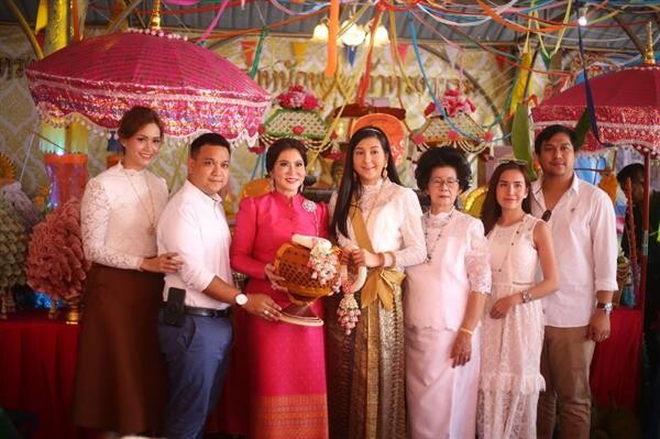 ส้ม-ประภัสสร ผู้จัดละคร “พระมหาขนก” นำทีมนักแสดงร่วมงานบุญ ถวายเงิน 857,789 วัดพระตำหนักทรงธรรม