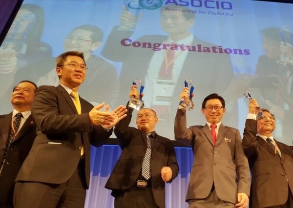 กระหึ่ม JAPAN! ม.ศรีปทุม เข้ารับรางวัล Outstanding ICT Education Award 2018