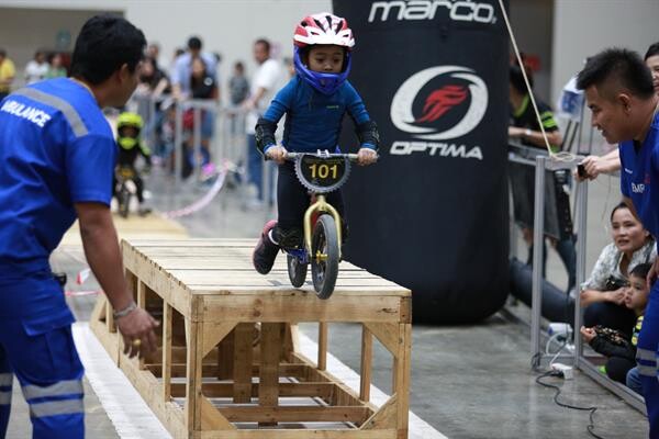 จิ๋วแต่แจ๋ว “น้องฟิวส์” วัย 2 ขวบคว้าแชมป์จักรยานขาไถ IBKB Balance Bike Competition 2018