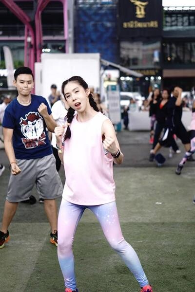 “คลื่น Mellow975” จัดกิจกรรม 975 FIT FUN DANCE ยกกำลัง 2 ส่งท้ายปี