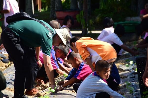 'อีสท์ เวสท์ ซีด’ นำร่องโครงการ 'ผักโรงเรียน’ น้อมนำพระราชดำริการเกษตรทฤษีใหม่ ปลูกฝังสู่เยาวชน เพื่อความยั่งยืน