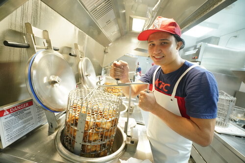 เคเอฟซี ฉลองความสำเร็จปีจอ เปิดร้านลำดับที่ 700 พร้อมเผยเคล็ดลับหลังครัว	