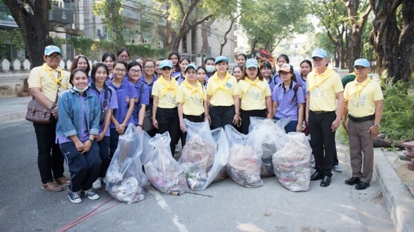 ภาพข่าว: ราชมงคลพระนคร ร่วมกับสำนักงานเขตดุสิต นำนักศึกษาจิตอาสา “พัฒนาทำความสะอาดปรับปรุงภูมิทัศน์คลองเปรมประชากร รอบที่ 2”