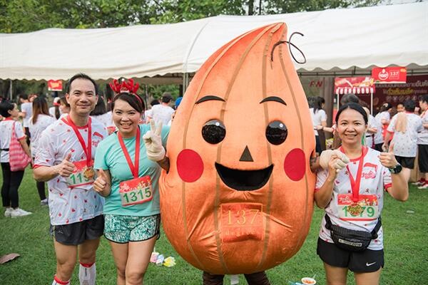 ภาพข่าว: ซิมเพิ้ล ฟู้ดส์ ร่วมสร้างสีสันส่งต่อสุขภาพดี ในงาน 'Jingle Bells Run 2018’