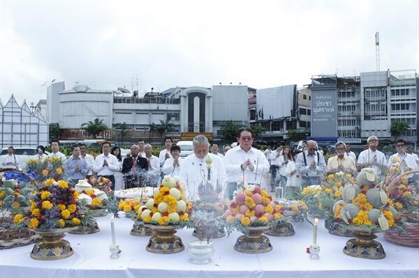 ประชุม มาลีนนท์ นำคณะผู้บริหาร และพนักงาน ทำบุญรับปีใหม่ 2562