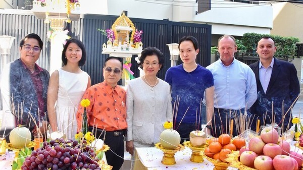 ภาพข่าว: โรงแรมไวบ์ สนามเป้า ได้ฤกษ์ดีตั้งศาลพระภูมิ	