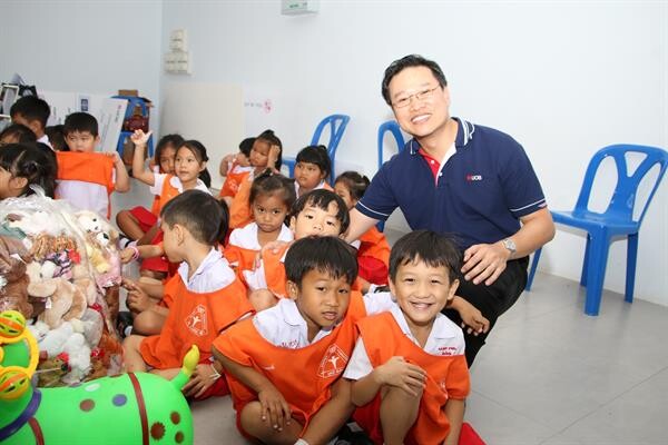 ยูโอบี ร่วมส่งต่อความสุขในเทศกาลตรุษจีน ชวนลูกค้าทำกิจกรรมสร้างรอยยิ้ม แก่เด็กในมูลนิธิสันติสุข ในกิจกรรม Lunar New Year UOB Commercial Banking