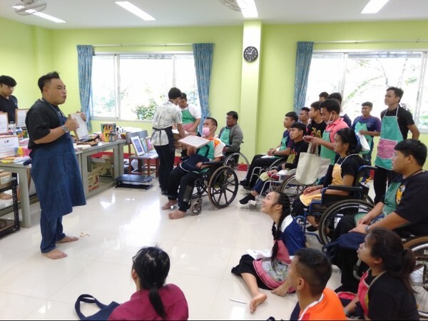 ราชมงคลพระนคร จัดบริการวิชาการให้ผู้พิการท่อนล่าง ณ วิทยาลัยเทคโนโลยี พระมหาไถ่