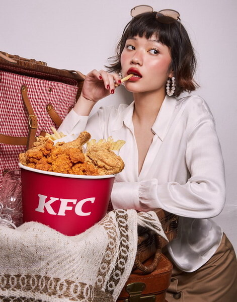 เคเอฟซี ชวนรับ #วาเลนไทน์แซ่บ เปิดปีกับครั้งแรกของแฟชั่นสุดฮอตด้วยชุด “ไก่พร้อมลุย ป๊อบบอมบ์แซ่บ” สาวกเตรียมจือปากตาม