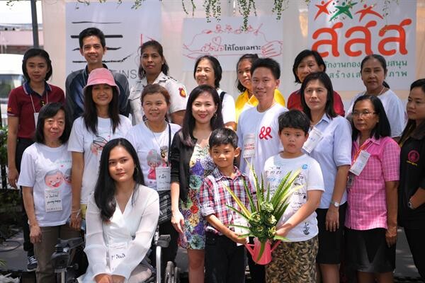 สสส.จับมือกล่องดินสอ เปิดพื้นที่ "เปิดใจ...ให้โดยเฉพาะ" เรียนรู้ เข้าใจ "ประชากรกลุ่มเฉพาะ" คนพิการ ผู้สูงอายุ คนไร้บ้าน เด็กในสถานสงเคราะห์ ผู้ต้องขัง จากผู้รับ...สู่ผู้ให้ ผ่านกิจกรรมศิลปะสองวัยอ่านหนังสือเสียง ฝึกอาชีพ สร้างพลเมืองจิตอาสา