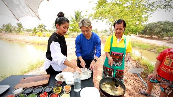 “เอ” ชม “ตั๊ก” หมก (กุ้ง) เก่ง ดวลตะหลิวสุดฮา ใน “ครัวลั่นทุ่ง