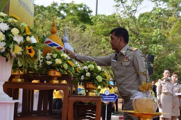 สำนักงานพัฒนาฝีมือแรงงานกำแพงเพชรร่วมพิธีปลูกต้นรวงผึ้ง ต้นไม้มงคลพระราชทาน