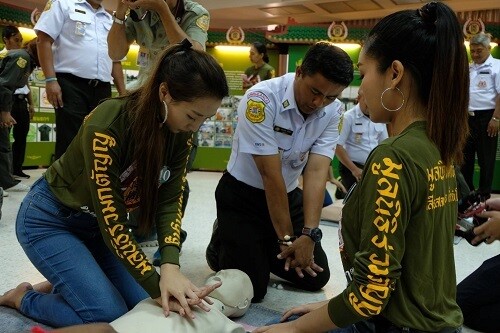 “ทับทิม อัญรินทร์” พีดีมิสแกรนด์ กรุงเทพฯ ชวน 15 สาวงามผู้เข้าประกวด เป็นอาสาสมัครมูลนิธิร่วมกตัญญู