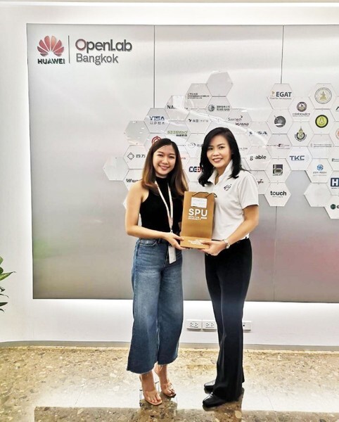 อัพเดท เทคโนโลยีใหม่! คณะบริหารธุรกิจ ม.ศรีปทุม เยี่ยมชม HUAWEI TECHNOLOGIES (THAILAND)	