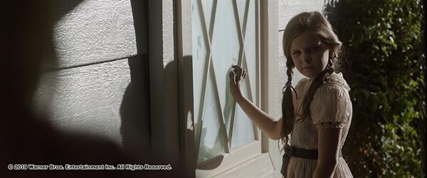 เธอเป็นตัวนำทางให้วิญญาณดวงอื่น! ชม 3 คลิปใหม่จาก "Annabelle Comes Home"