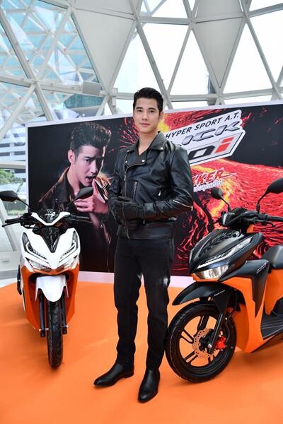 “เอ.พี. ฮอนด้า” ตอกย้ำความเป็นเจ้าตลาดรถสปอร์ต เอ.ที. ด้วยการเปิดตัว New Honda Click 150i รักษาแชมป์ในกลุ่มรถ เอ.ที. เครื่องยนต์ 150 ซีซี พร้อมรุ่นยอดนิยม New Honda Click 125i ประกบ พรีเซนเตอร์สุดฮอต “มาริโอ้ เมาเร่อ”